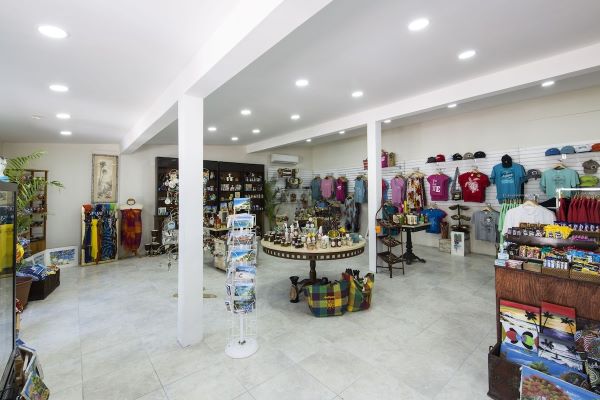 Pineapple Beach Club - Gift Shop